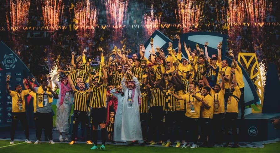 فيديو مراسم تتويج نادي الإتحاد بالدوري السعودي As Goal